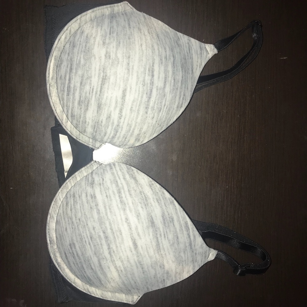 victoria secrets pink bra